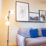 Central Apartment With Balcony And Views, Old Town, Metro