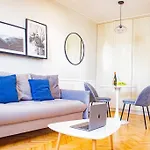 Central Apartment With Balcony And Views, Old Town, Metro